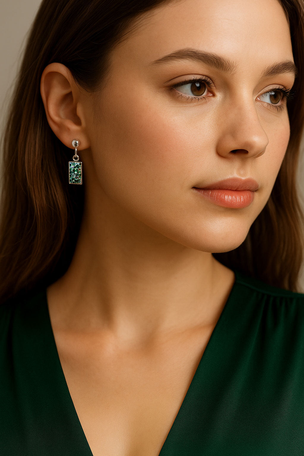 Ohrhänger mit grünen Swarovski® Kristallen aus Edelstahl