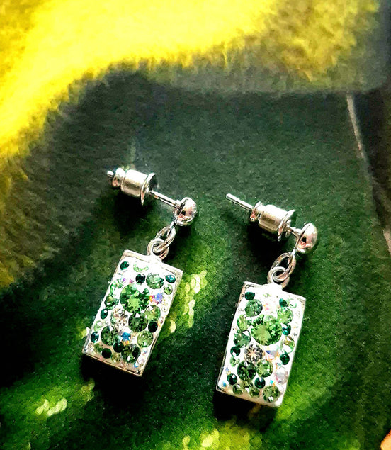 Ohrhänger mit grünen Swarovski® Kristallen aus Edelstahl