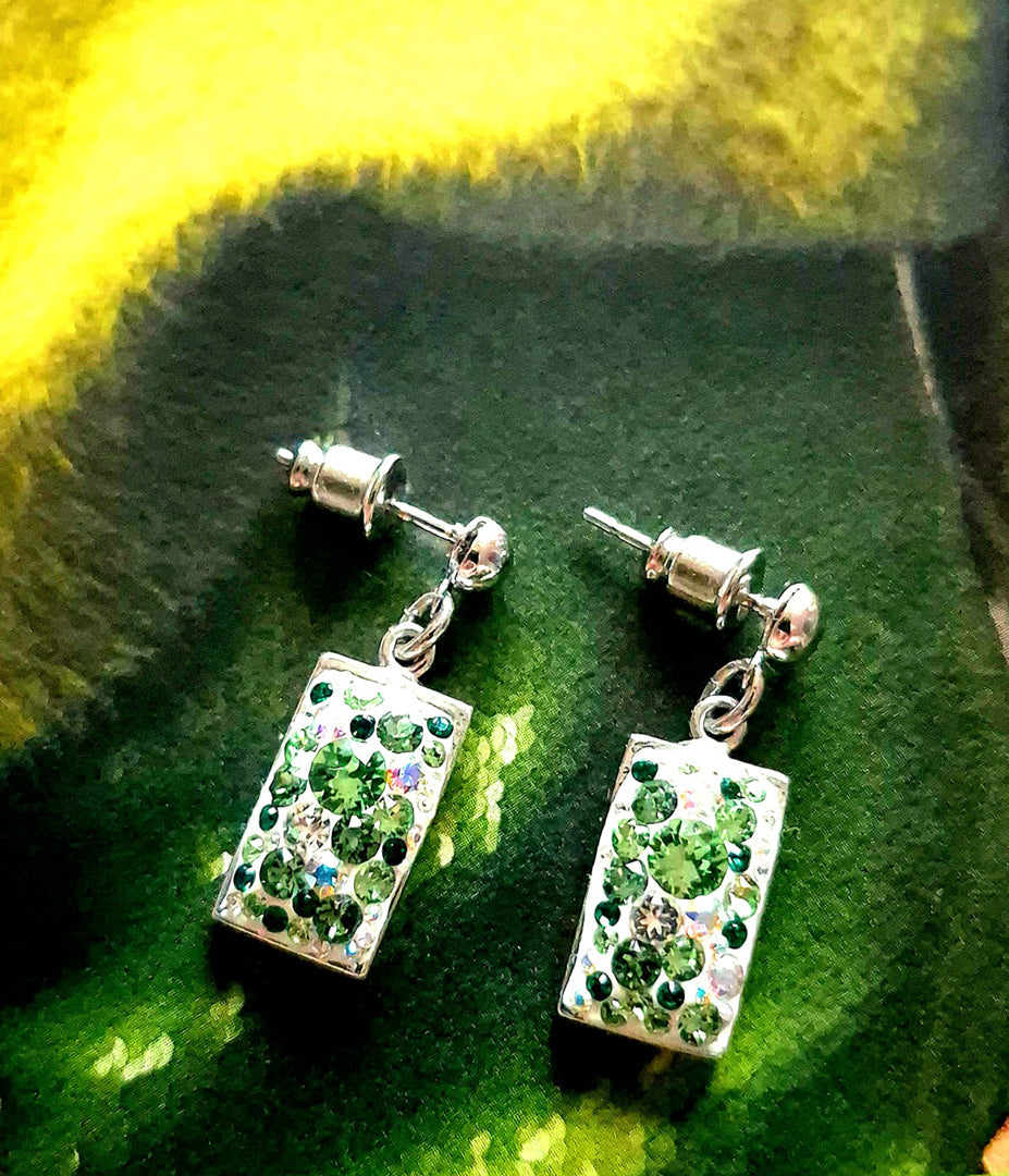 Ohrhänger mit grünen Swarovski® Kristallen aus Edelstahl