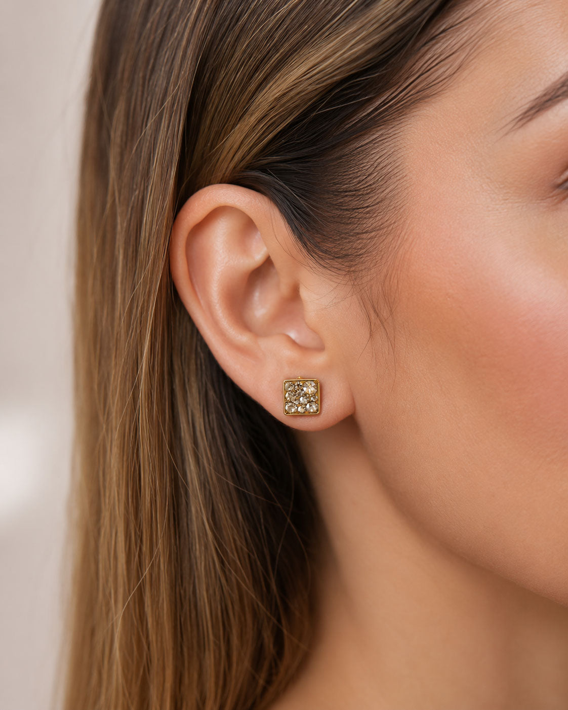 Ohrstecker Quadratisch mit Swarovski® Kristallen Golden Shadow – elegant & zeitlos