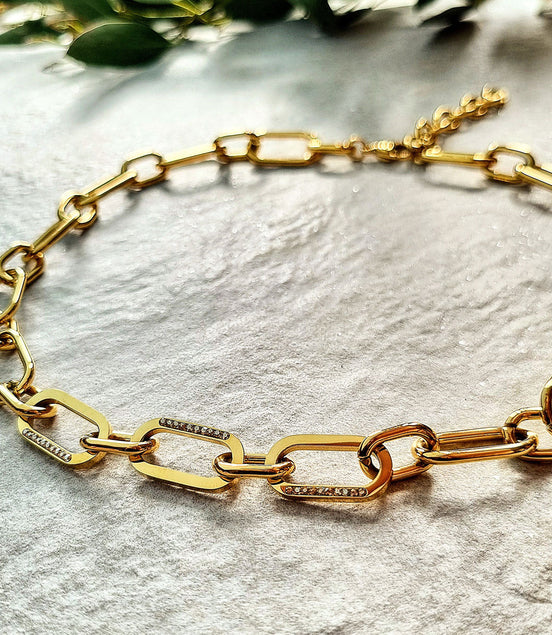 Goldene Statement-Halskette mit Swarovski® Kristallen – vergoldet