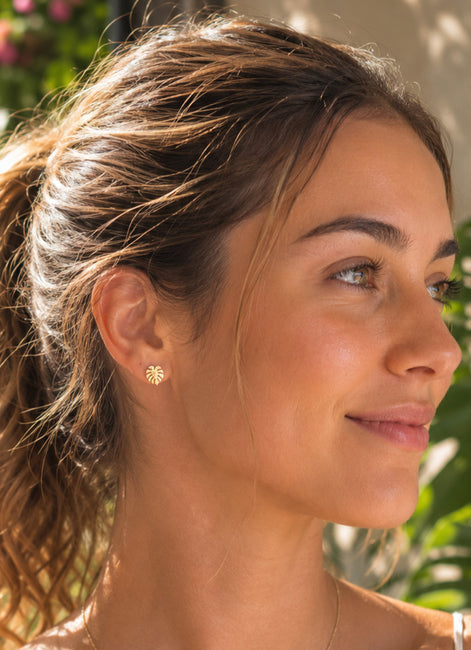 Gold-plated Monstera stud earrings
