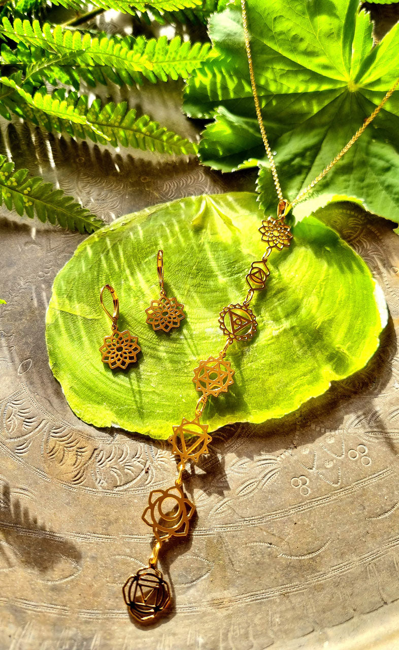 Chakra Ohrringe gold mit Kronenchakra-Symbol für innere Harmonie
