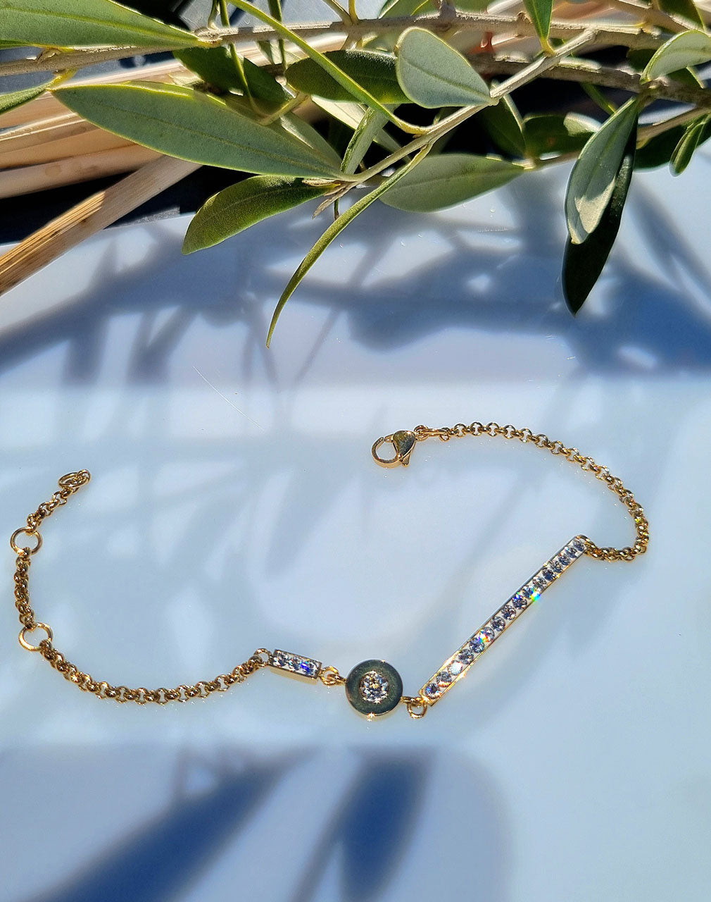 Armkettchen aus vergoldetem Edelstahl mit Swarovski® Kristallen – handgefertigt