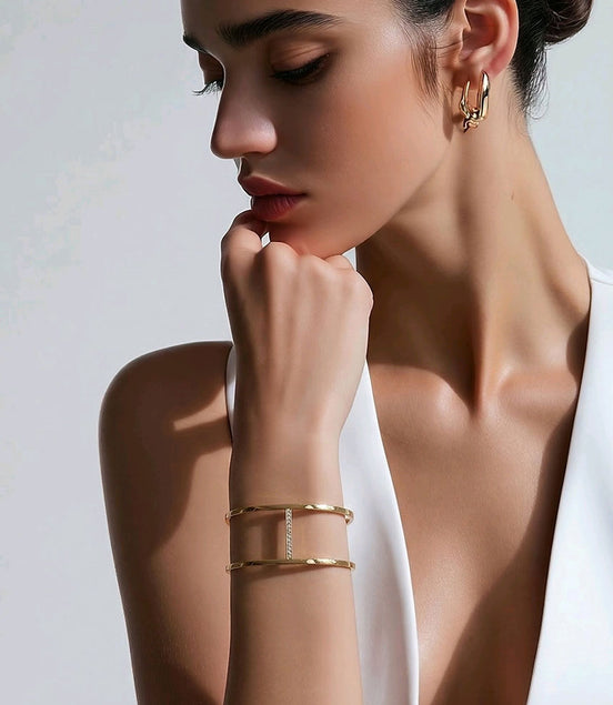 Armreif offen vergoldet – mit Swarovski® Kristallen hangefertigt