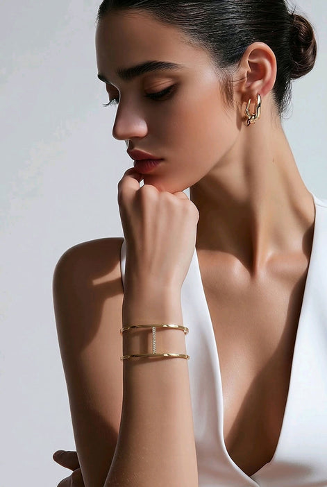 Armreif offen vergoldet – mit Swarovski® Kristallen hangefertigt