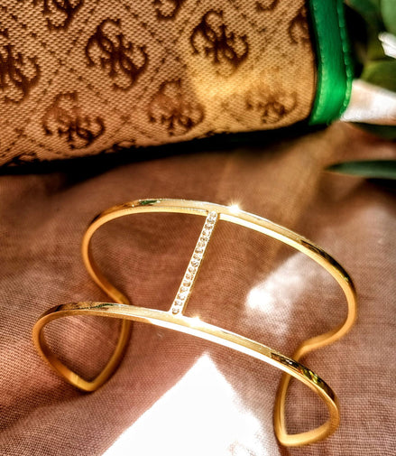 Armreif offen vergoldet – mit Swarovski® Kristallen hangefertigt