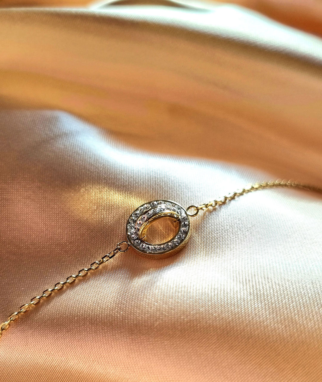 Armkettchen goldfarben mit Swarovski® Kristallen - handgefertigt