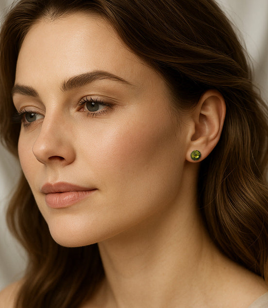 Ohrstecker Edelstahl mit schimmernden Kristall Steinen Olivgrün