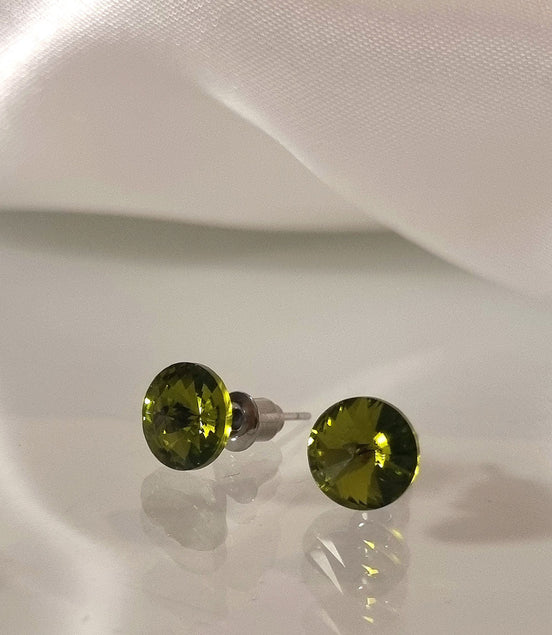 Ohrstecker Edelstahl mit schimmernden Kristall Steinen Olivgrün