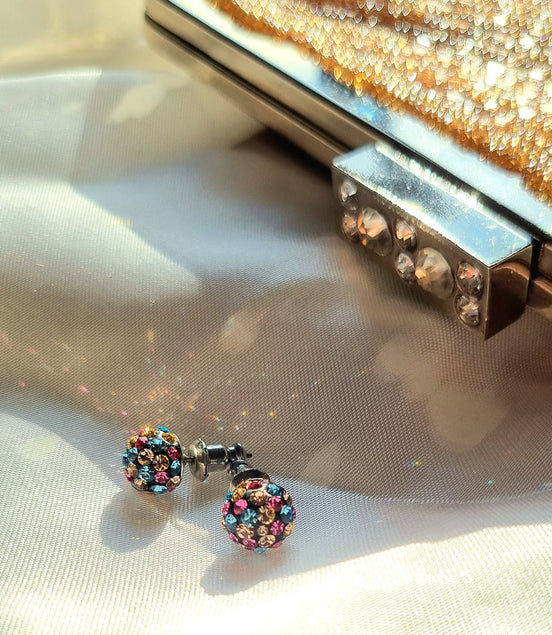 Ohrstecker rund mit funkelnden Kristallen in Multicolor