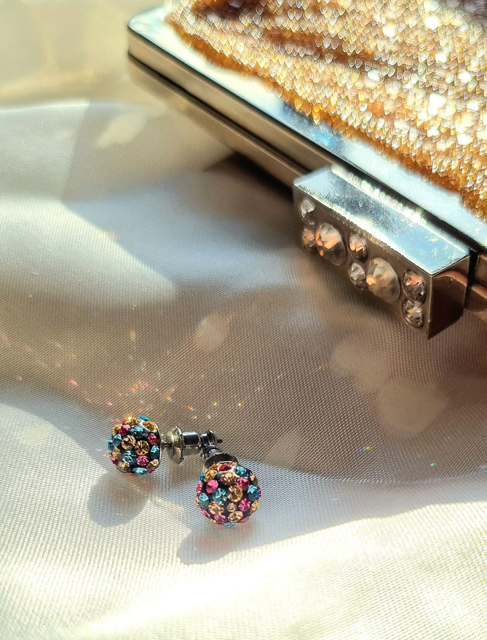 Ohrstecker rund mit funkelnden Kristallen in Multicolor
