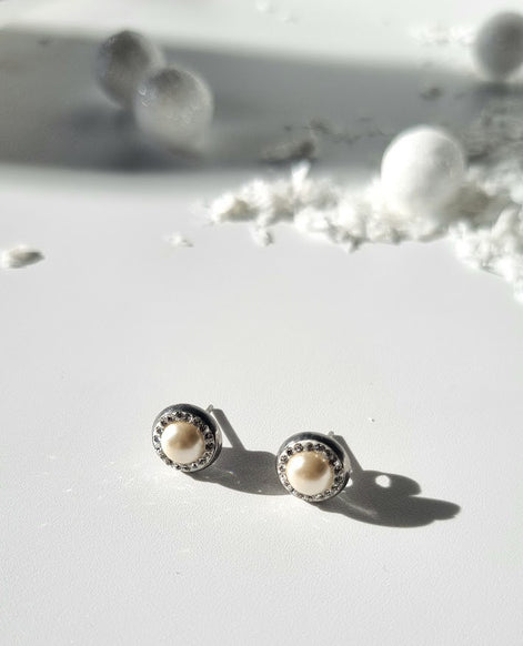 Ohrstecker mit Perle & Swarovski® Kristallrand