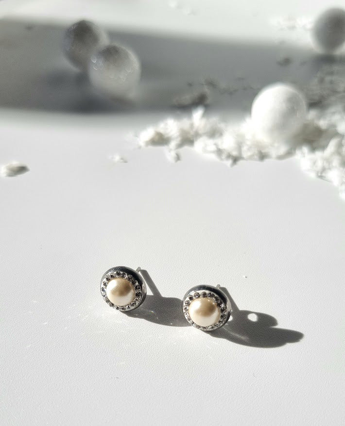 Ohrstecker mit Perle & Swarovski® Kristallrand