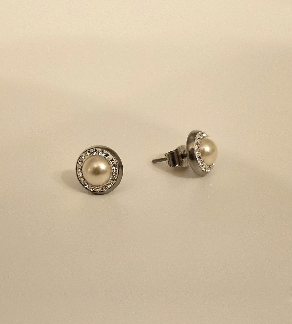 Ohrstecker mit Perle & Swarovski® Kristallrand