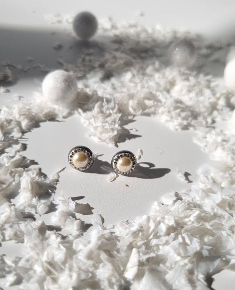 Ohrstecker mit Perle & Swarovski® Kristallrand