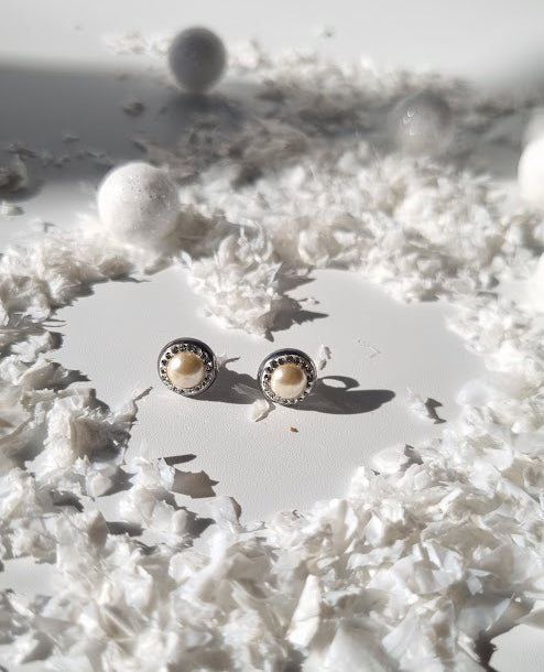 Ohrstecker mit Perle & Swarovski® Kristallrand