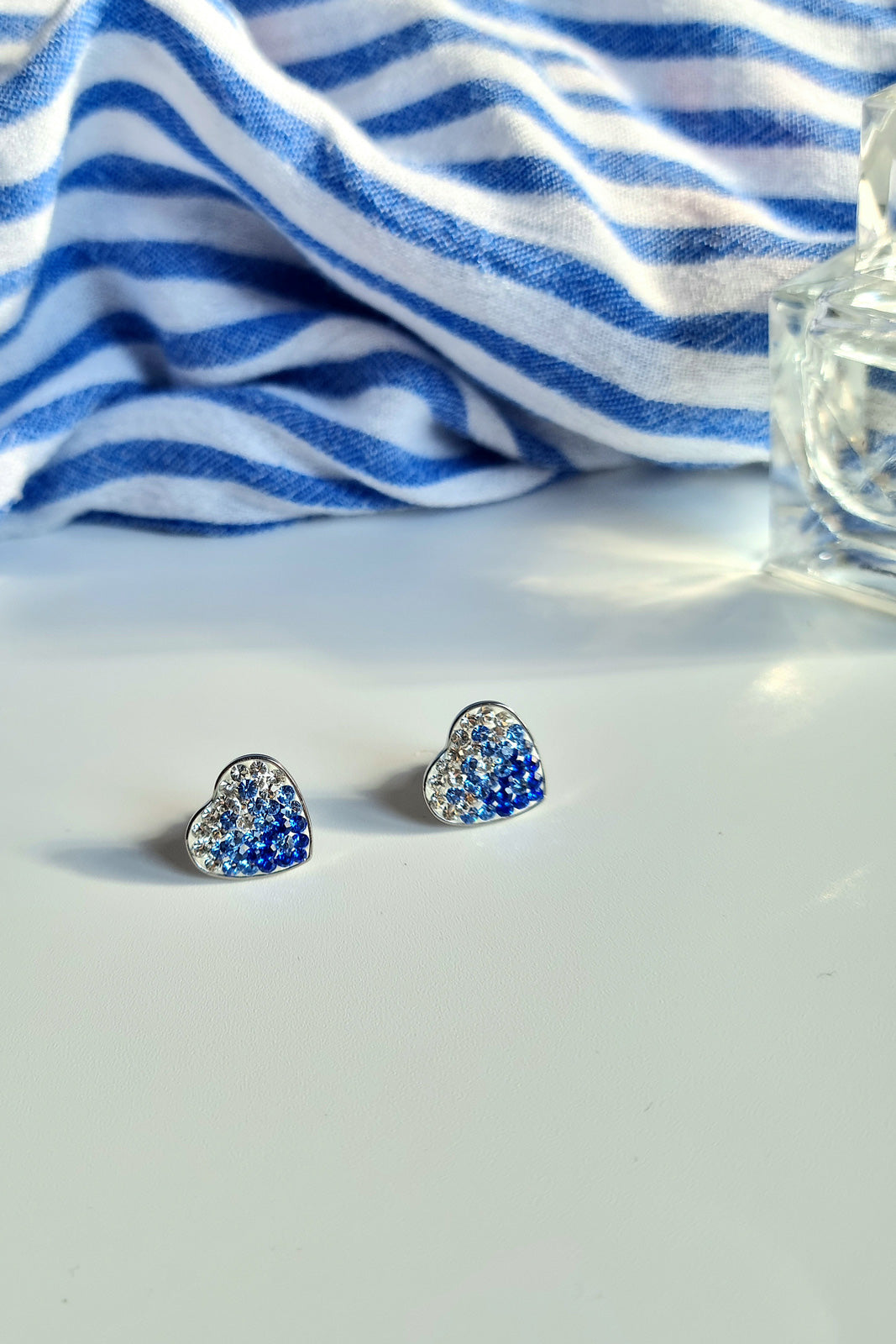 Blaue Herz-Ohrstecker mit Preciosa-Kristallen