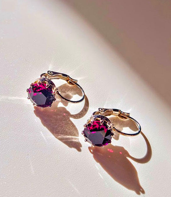 Earrings with faceted crystal in amethyst violet - stainless steel