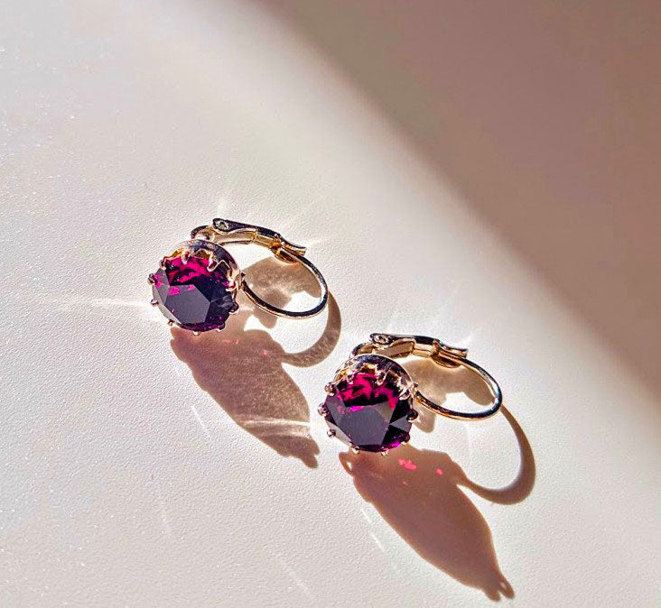 Earrings with faceted crystal in amethyst violet - stainless steel