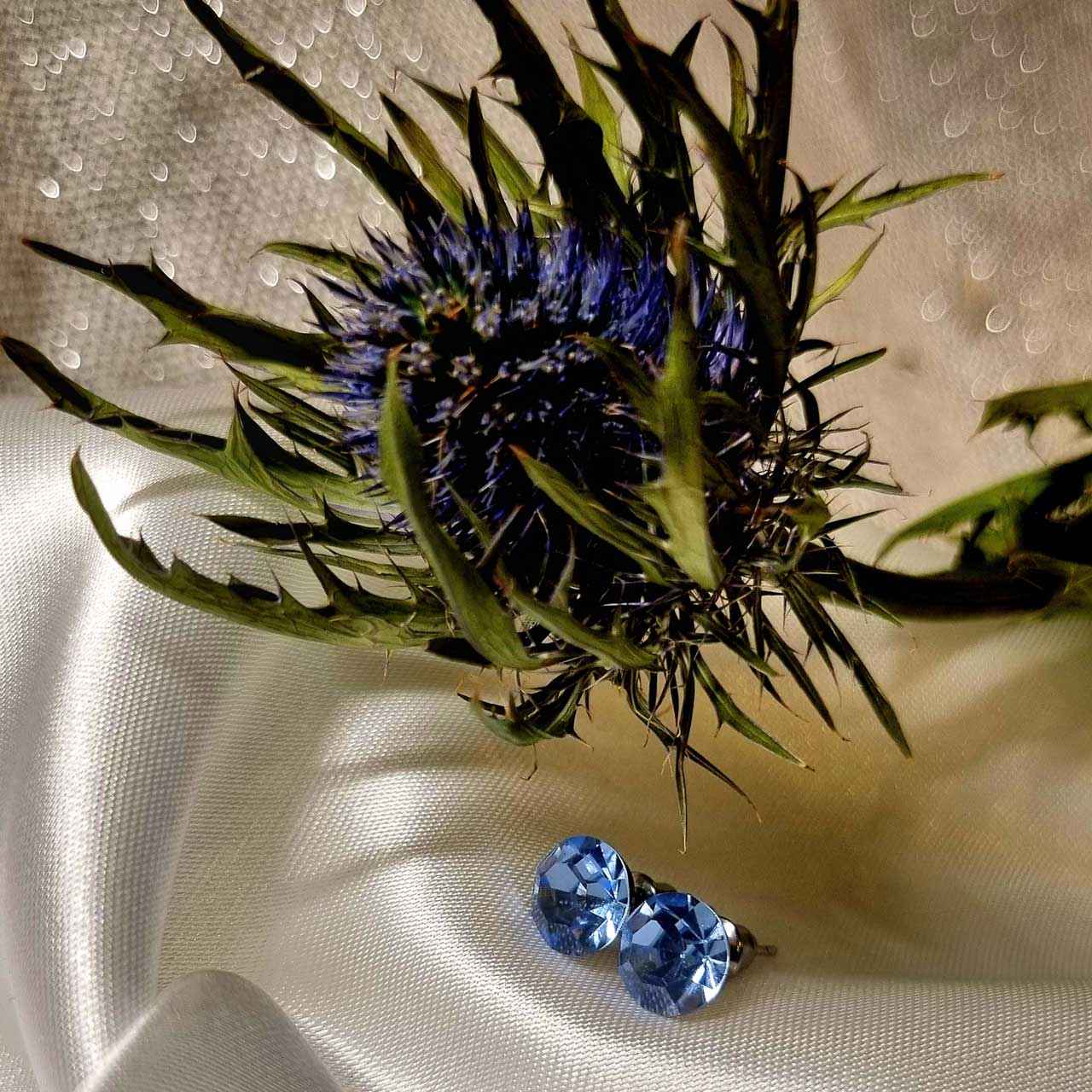 Ohrringe mit blauem Swarovski Stein – Edelstahl Ohrstecker