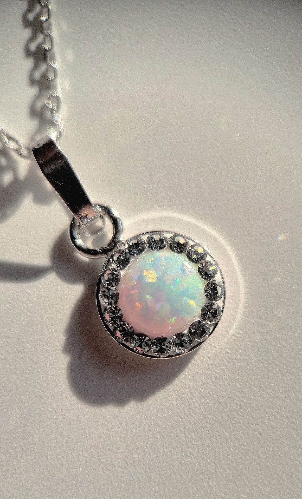 Silberkette mit Opal-Anhänger und Swarovski-Kristallen