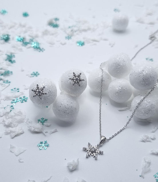 Silver stud earrings with snowflake design and cubic zirconia – 925 sterling silver, rhodium-plated – handmade