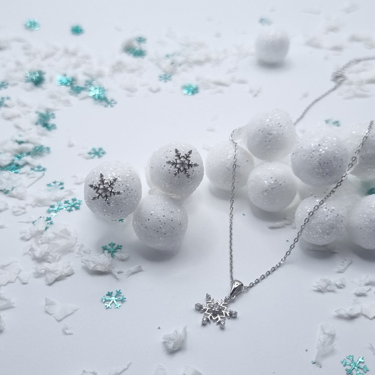Silver stud earrings with snowflake design and cubic zirconia – 925 sterling silver, rhodium-plated – handmade