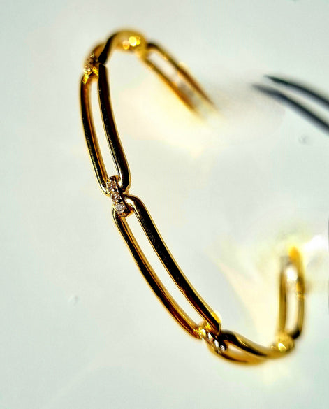 Armreif aus vergoldetem Sterlingsilber mit ovalen Elementen & klaren Zirkonia – 925er Silber - handgefertigt