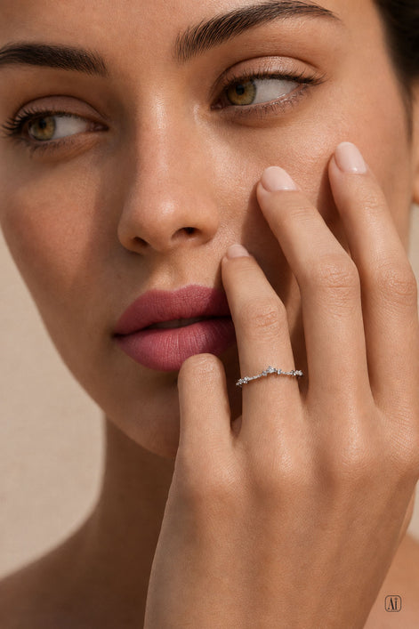 Zarter Silberring aus 925er Sterlingsilber mit Swarovski-Kristallen