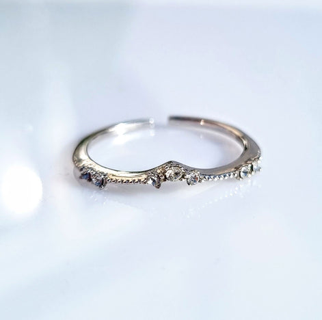 Zarter Silberring aus 925er Sterlingsilber mit Swarovski-Kristallen
