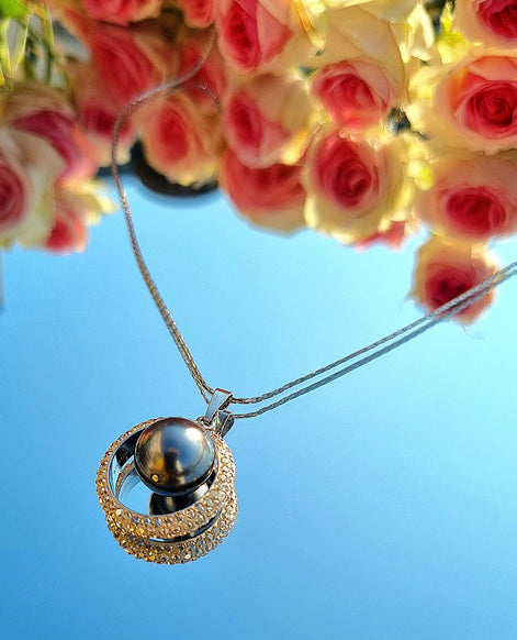 Halskette mit Perlenanhänger & drehbarem Swarovski® Kristallkreis Gold - handgefertigt