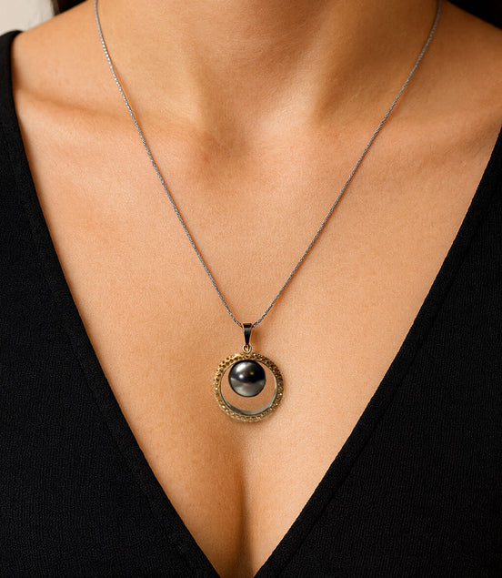 Halskette mit Perlenanhänger & drehbarem Swarovski® Kristallkreis Gold - handgefertigt