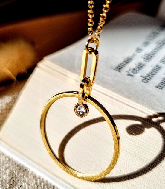 Halskette Goldfarben mit Ringanhänger und Strassstein