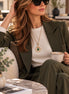 Collier long, doré – avec anneaux texturés et perle d'agate verte