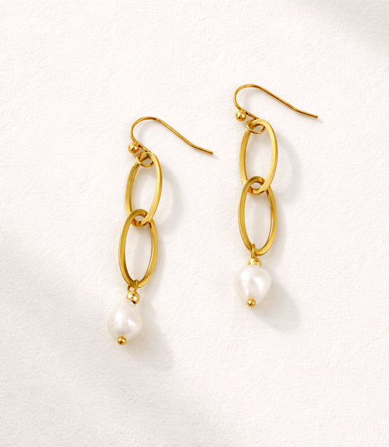 Hängende Ohrringe Goldfarben – mit ovalen Elementen & Süßwasserperle