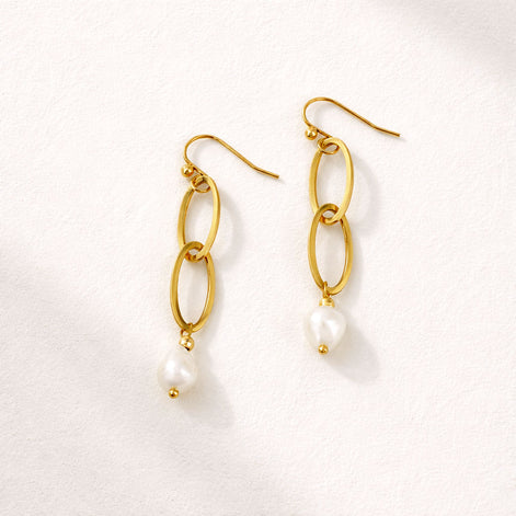 Hängende Ohrringe Goldfarben – mit ovalen Elementen & Süßwasserperle