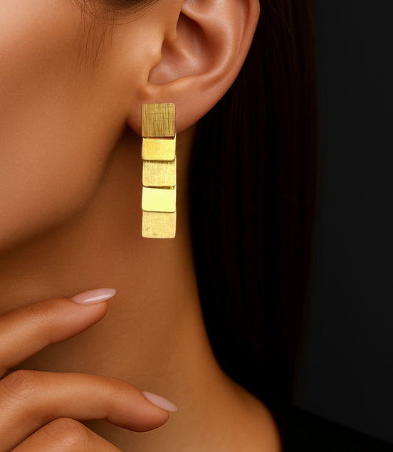 Ohrhänger gold quadratisch mit gebürsteter Oberfläche – Edelstahl