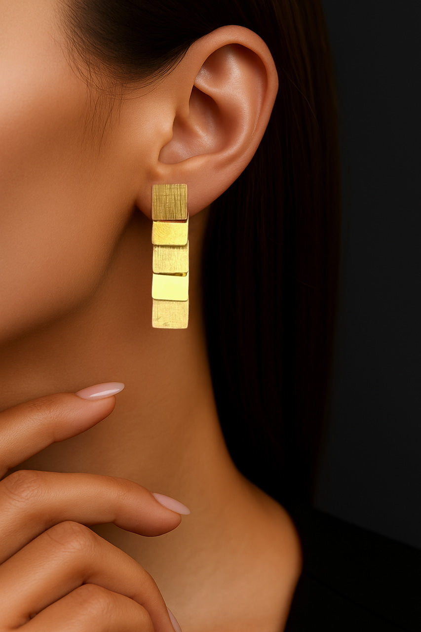 Ohrhänger gold quadratisch mit gebürsteter Oberfläche – Edelstahl