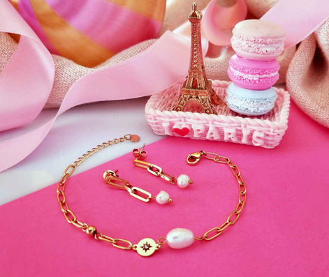 Hängende Ohrstecker Goldfarben – mit Süßwasserperle