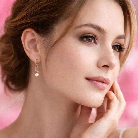 Hängende Ohrstecker Goldfarben – mit Süßwasserperle