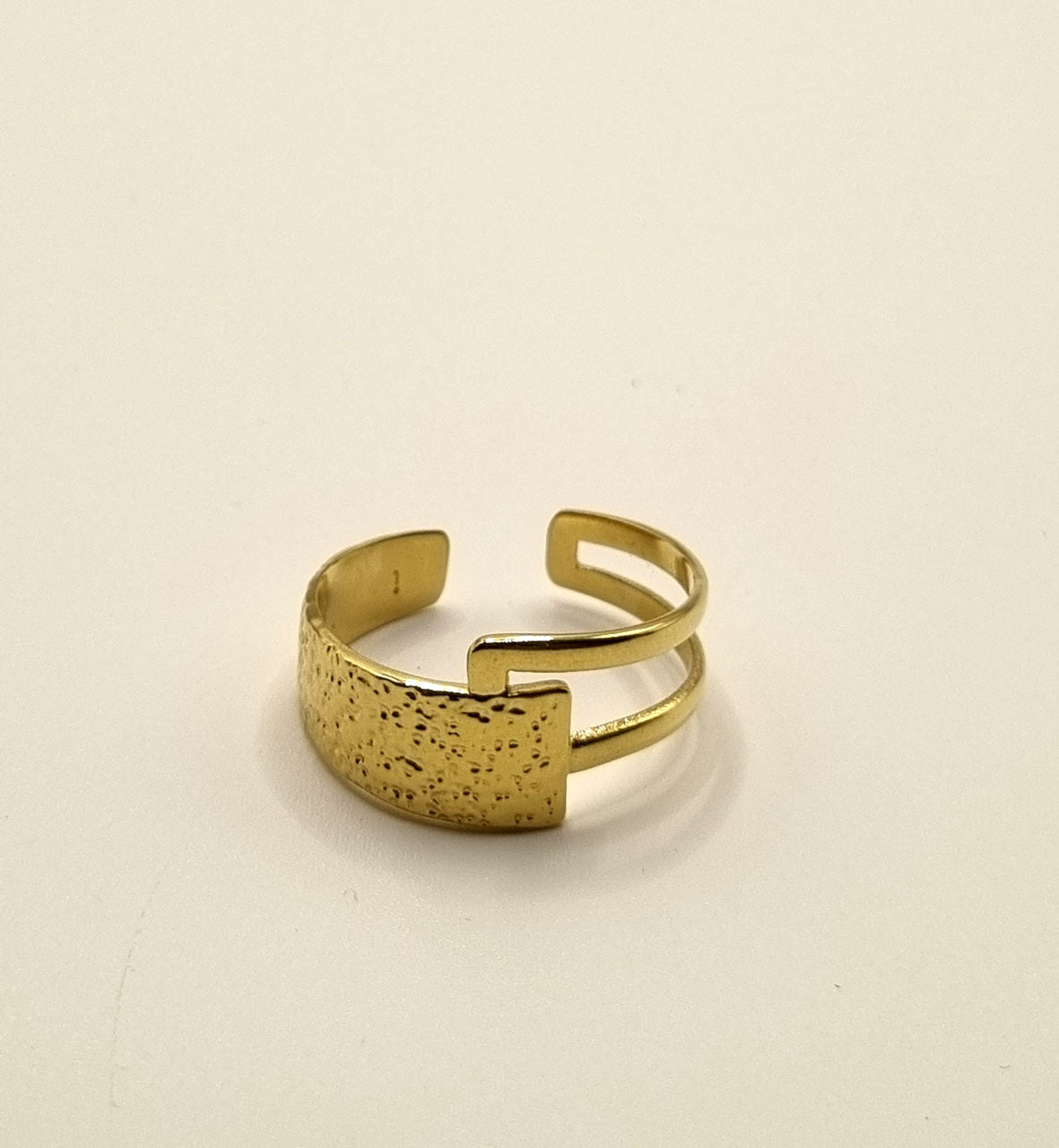 Ring goldfarben, gehämmerte Struktur, verstellbar,  – Edelstahl