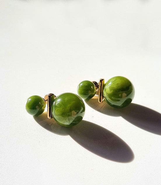 Green earrings with a sophisticated double-pearl look