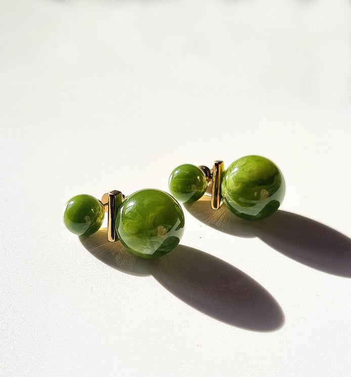 Grüne Ohrringe mit raffinierter Doppelperlen-Optik