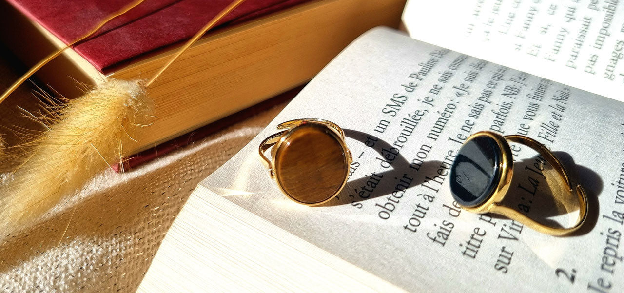 Ring, goldfarben oval Naturstein Onyx schwarz – Edelstahl, größenverstellbar