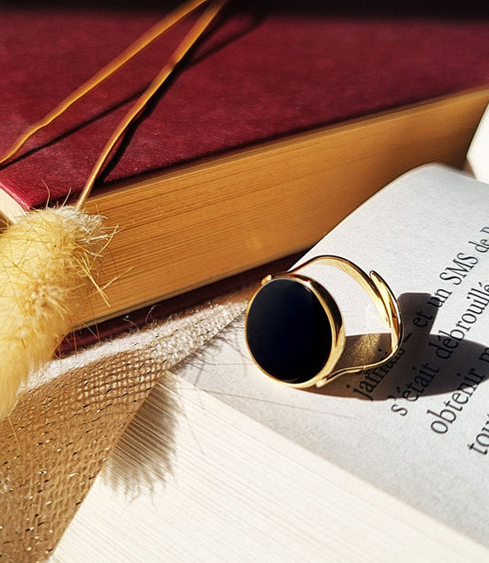 Ring, goldfarben oval Naturstein Onyx schwarz – Edelstahl, größenverstellbar