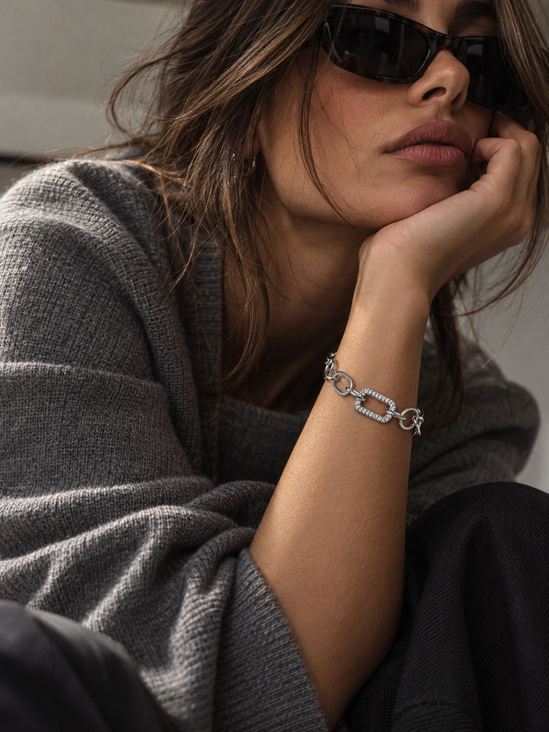 Stainless steel bracelet, silver-colored with rectangular rhinestone element