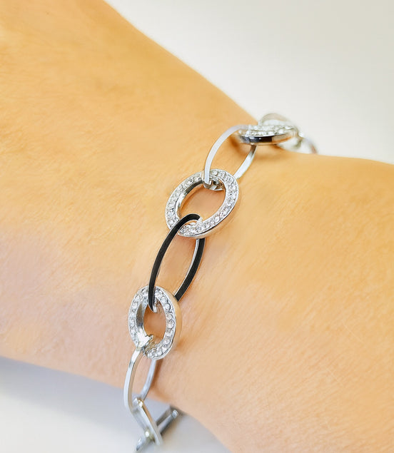 Armkettchen silberfarben aus ovalen Edelstahlgliedern mit drei funkelnden Strassringen