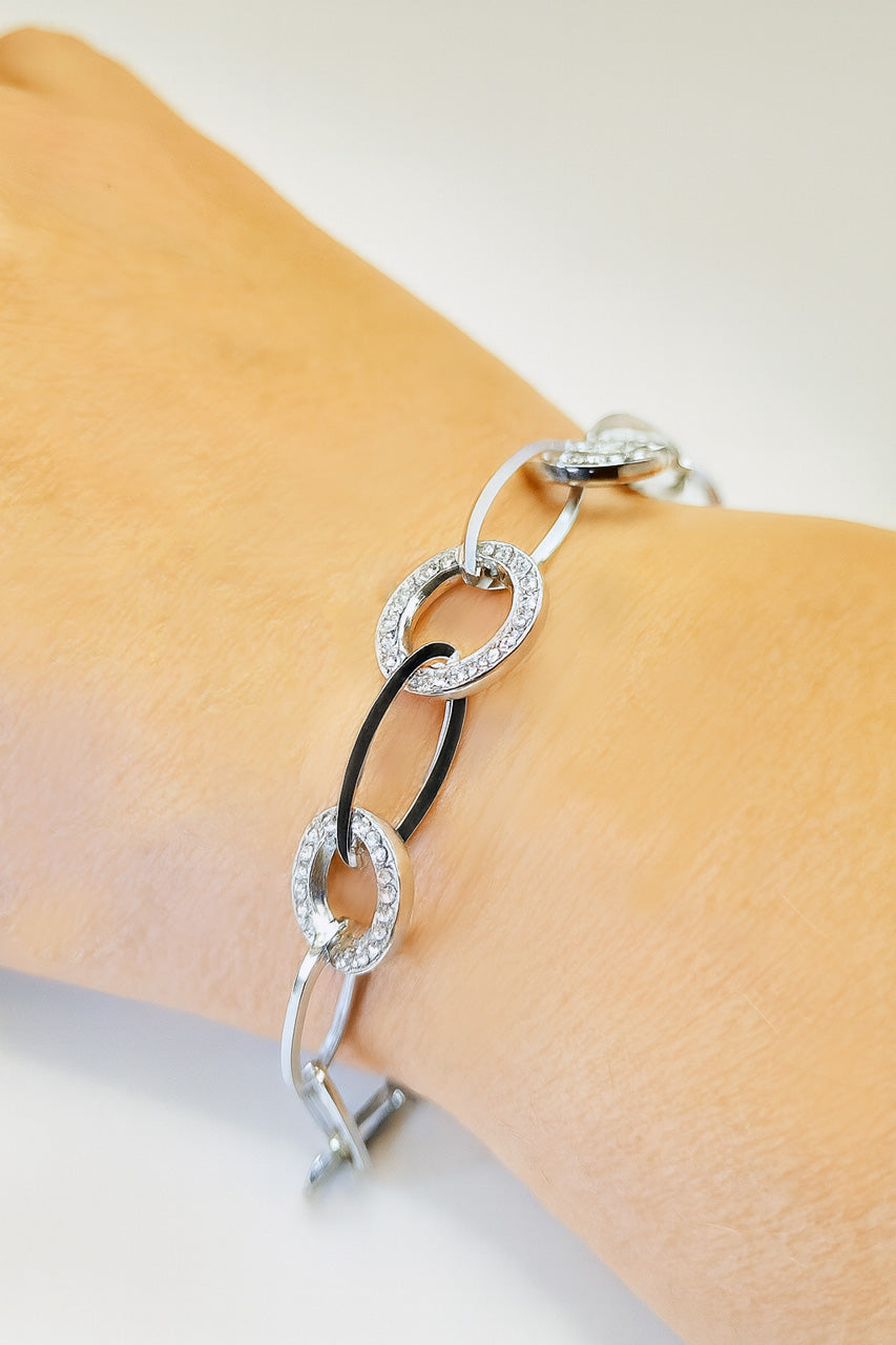 Armkettchen silberfarben aus ovalen Edelstahlgliedern mit drei funkelnden Strassringen