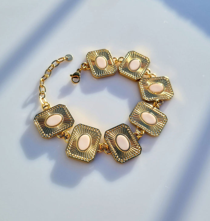 Bracelet doré avec pierres naturelles et éléments rectangulaires
